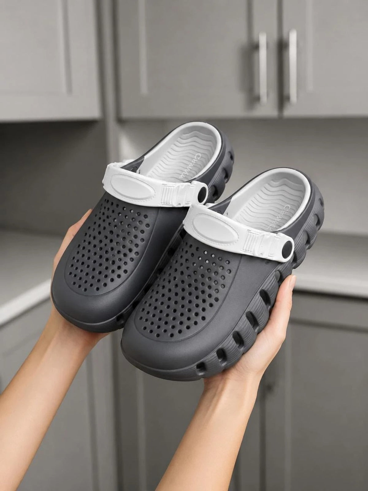 Men’s Comfortable EVA Outdoor Clogs – Anti-Slip Beach & Garden Slippers