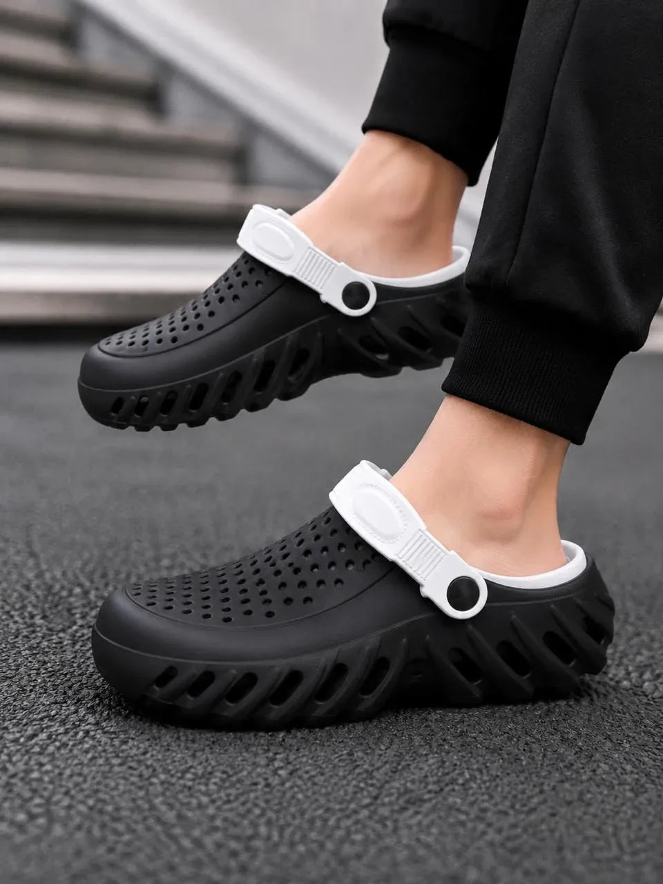 Men’s Comfortable EVA Outdoor Clogs – Anti-Slip Beach & Garden Slippers